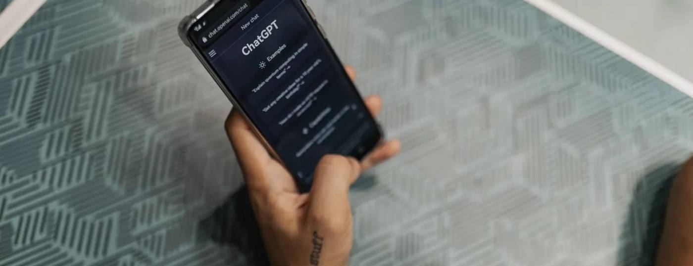 Bertanya ke ChatGPT di ponsel
